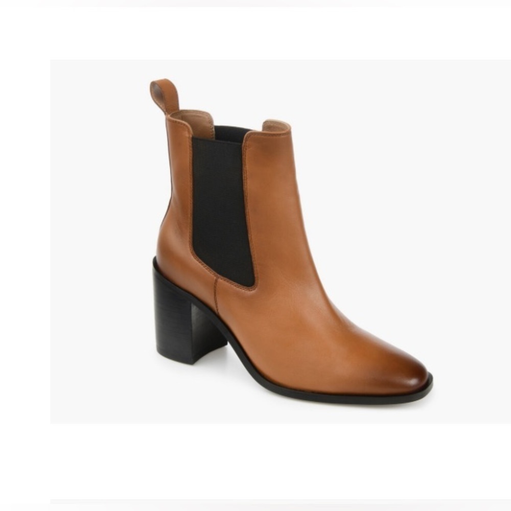 Journee Signature Rowann Chelsea Boot